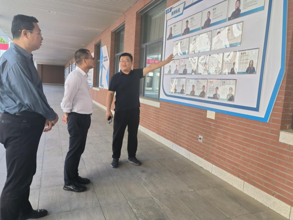 为深化校地协同育人机制